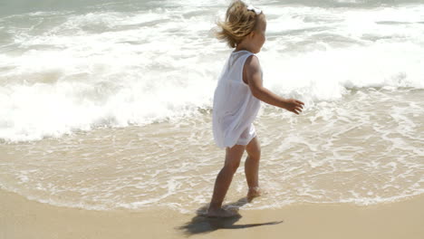 Adorable-young-girl-on-her-summer-vacation