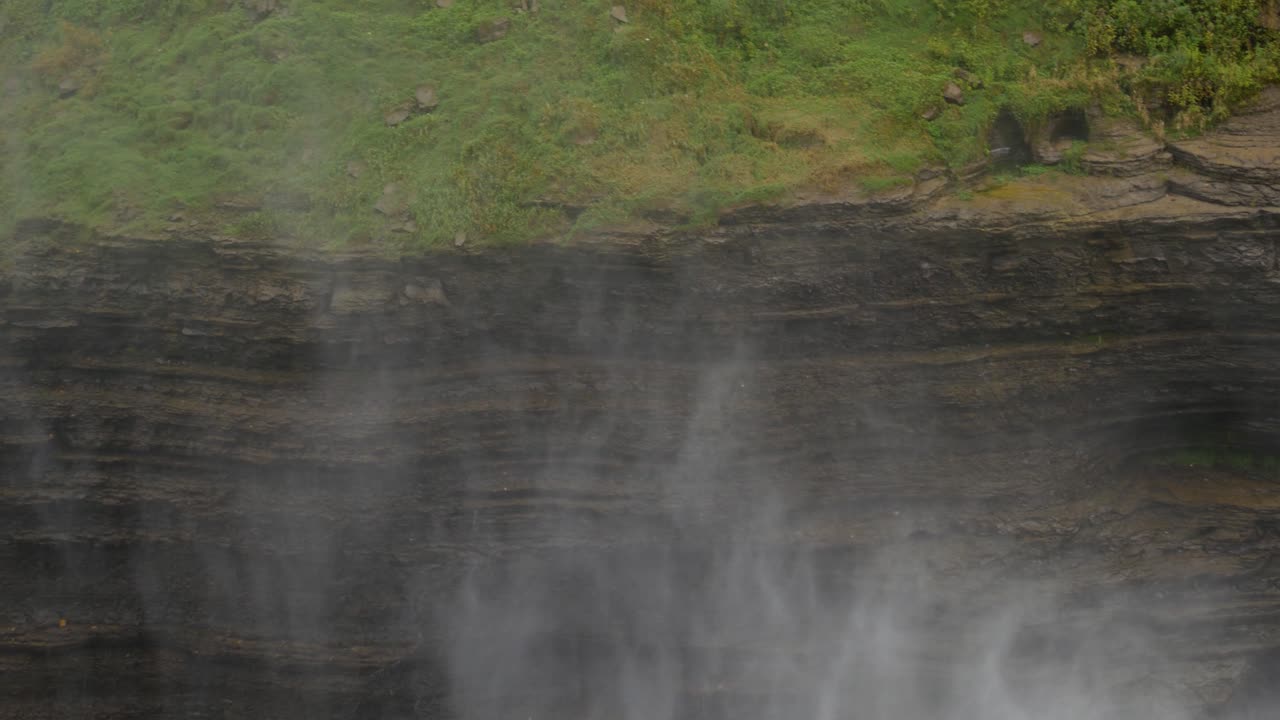 верхний водопад в парке штата летчворт в штате нью-йорк