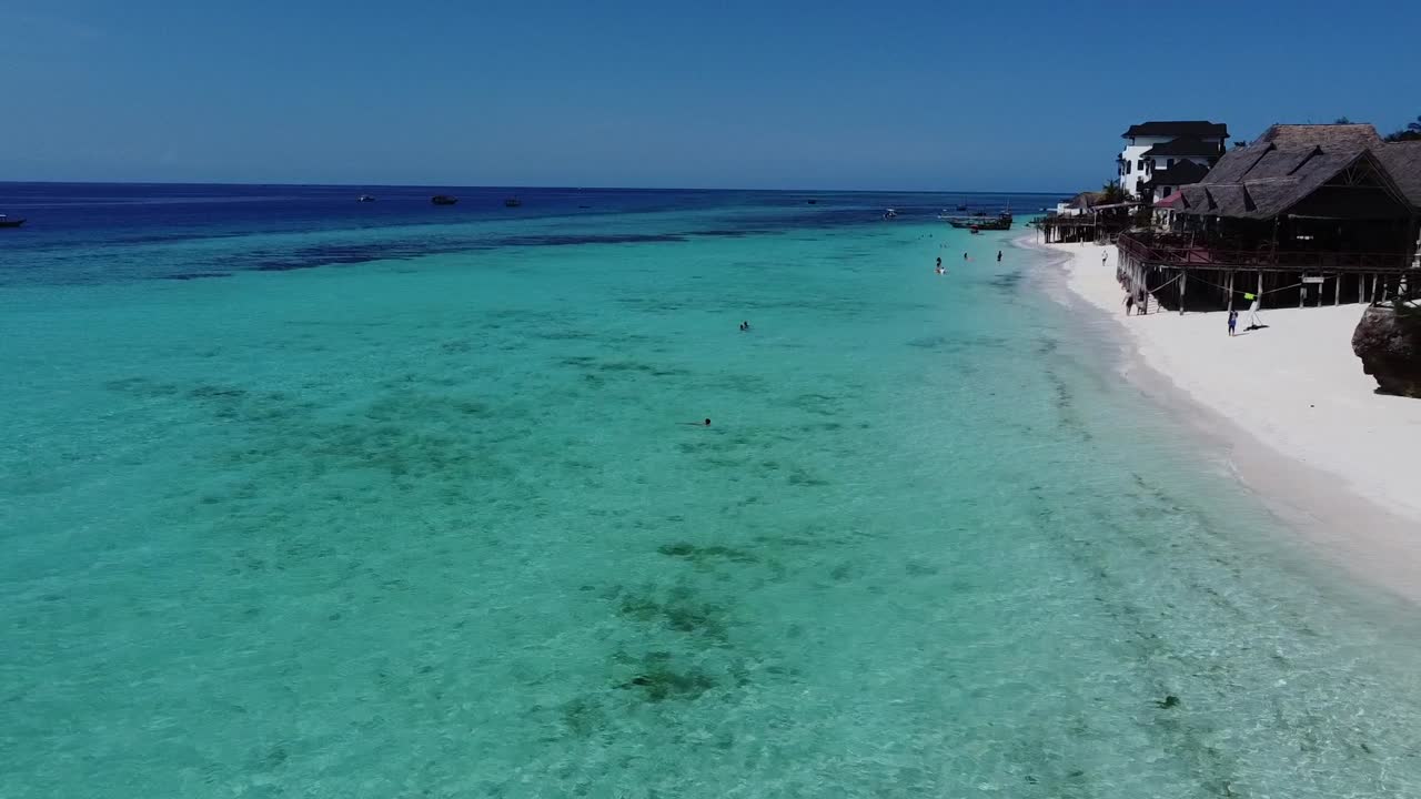 Zanzibar Nungwi Plajı'nın drone görüntüsü.