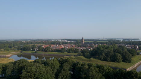 Foque-Alto-De-La-Hermosa-Ciudad-Fortaleza-De-Naarden-En-Los-Países-Bajos