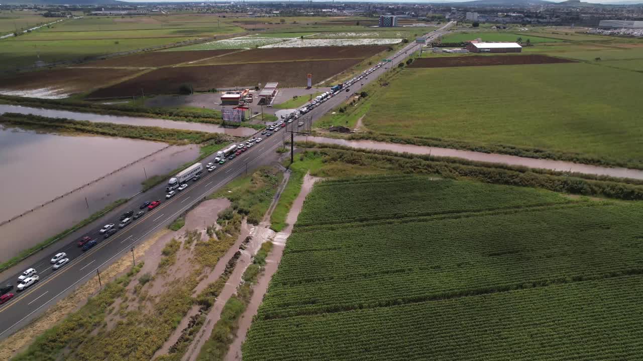Traffic on a flood highway