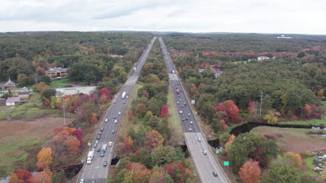 imágenes de drones sobre la ruta 495 en marlboro, massachusetts