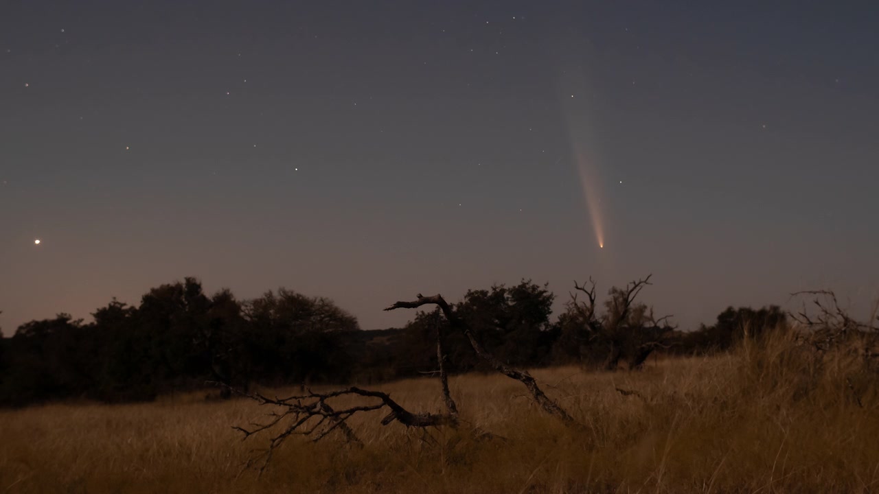 Night sky Timelapse of Comet C 2023 A3 (Tsuchinshan-ATLAS) Timelapse in the Texas Hill Country, 2024