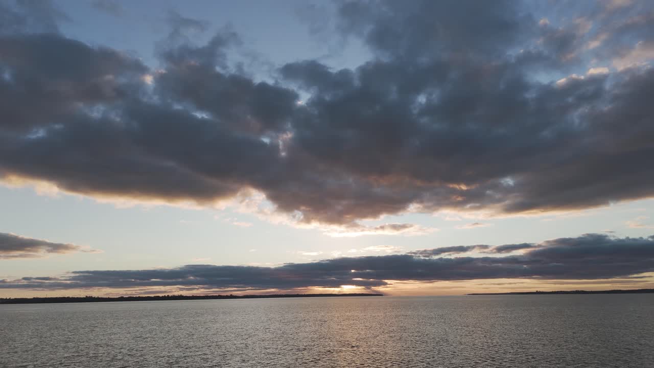 해 가 지는 것 을 공중 에서 볼 수 있다