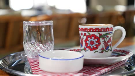 café turco y agua