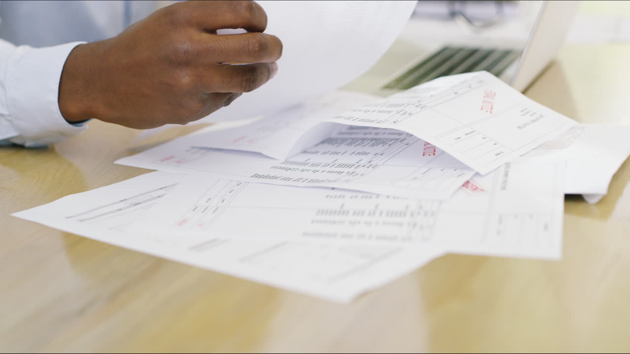 tengo tantas facturas que pagar.