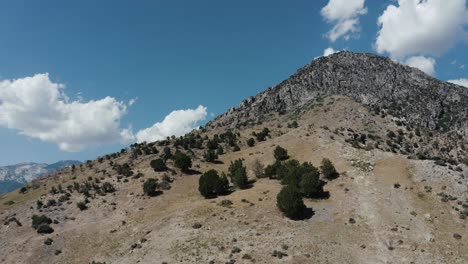 tomada de avión no tripulado del monte timpanogos en las montañas de utah