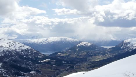 Sich-Bewegende-Wolken-Hoher-Berge