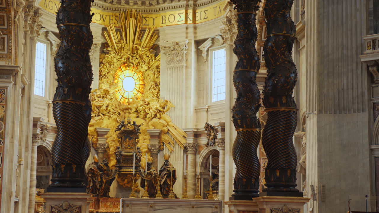 로마 성 베드로 대성당의 제단과 발다친