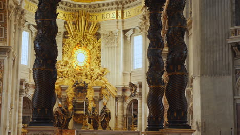 altar y baldaquino en la basílica de san pedro roma