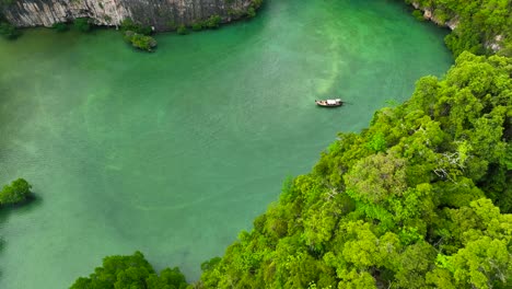 Private-Boat-tour-in-Phi-Phi-Thailand