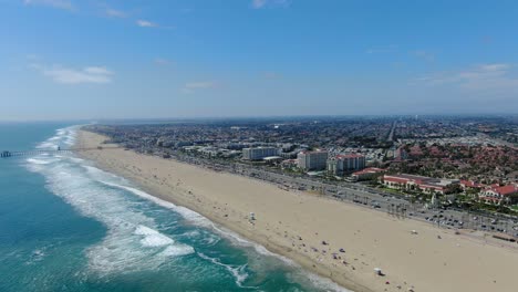 Huntington-Beach-Pier-Und-Blick-Auf-Die-Stadt