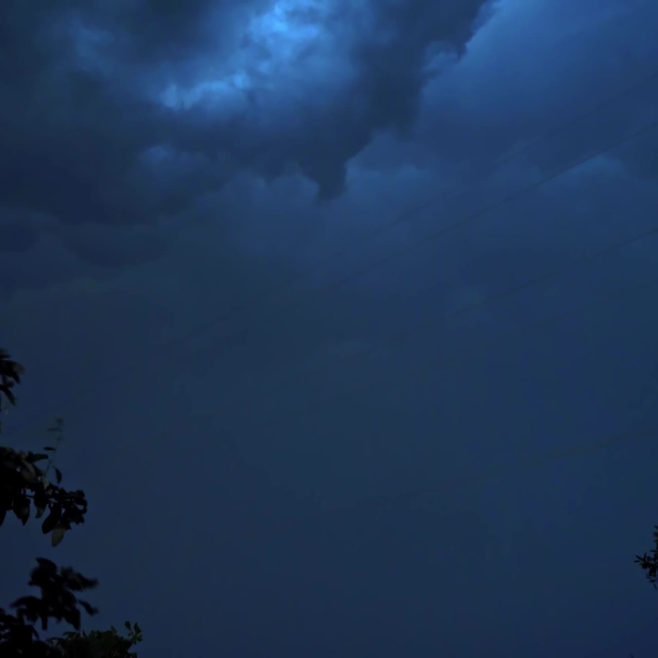 비가 오기 전의 어두운 폭풍우