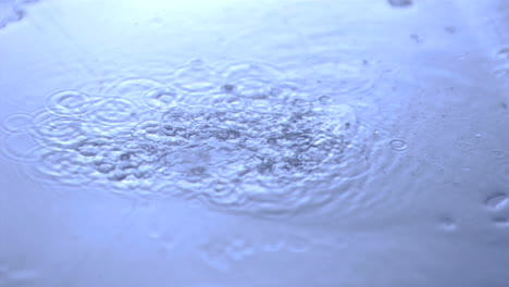 Drops-falling-in-super-slow-motion-in-a-concentric-way