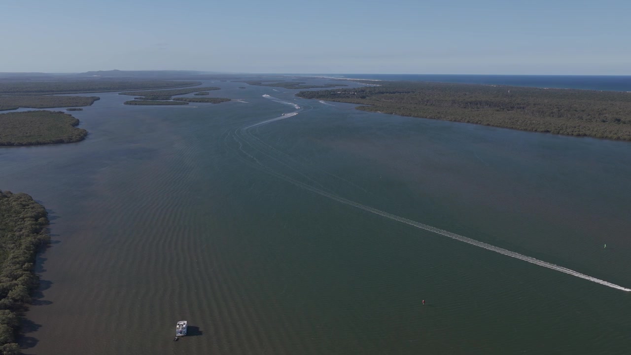 Panorama Sungai Coomera di Queensland, Australia. Rekaman Drone Udara