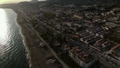 Vista-Aérea-De-Una-Comunidad-En-Rincón-De-La-Victoria,-Ubicada-En-La-Provincia-De-Málaga-Dentro-De-La-Comunidad-Autónoma-De-Andalucía,-Sur-De-España.