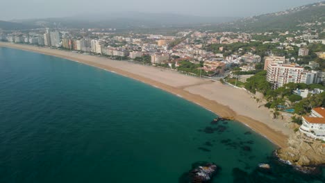 Vista-Aérea-De-Los-Edificios-En-El-Paseo-Marítimo-De-Playa-De-Aro