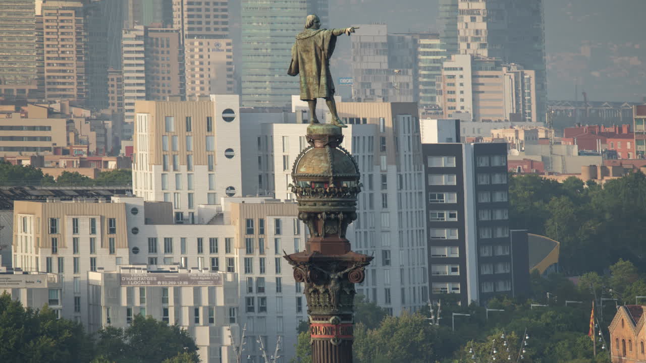 estatua de colon cerca 4k 01
