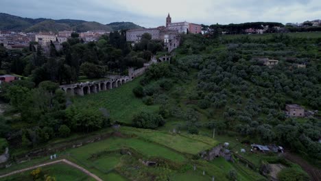 Tivoli,-St-Lawrence-Cathedral,-historical-Village-Italy,-rise-reveal