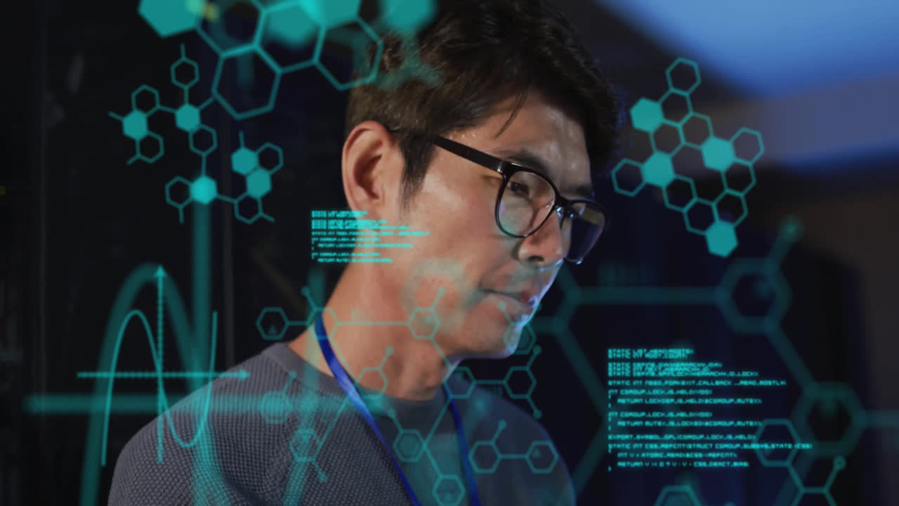 데이터 프로세싱 및 화학 공식의 애니메이션 - 서버 에 있는 아시아 사업가