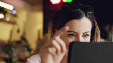 Beautiful-young-woman-using-ipad-tablet-touch-screen-in-cafe