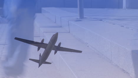 video compuesto de un avión volando en el cielo contra el lapso de tiempo de la gente caminando por la calle