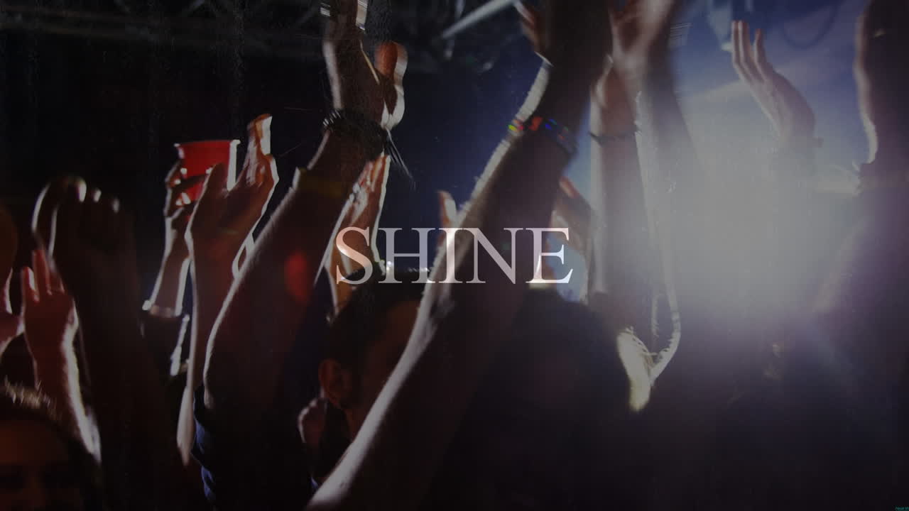 춤추는 사람들 위에 빛나는 텍스트의 애니메이션