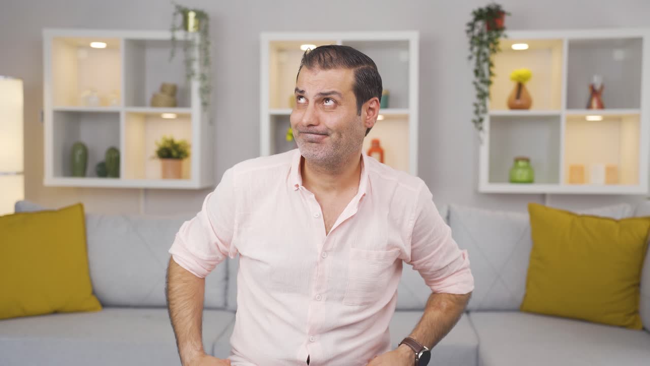 el hombre que suspira y se hincha de aburrimiento.