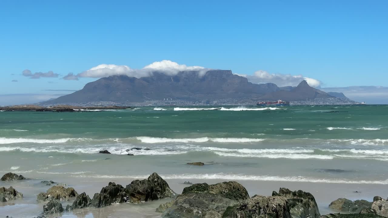 Der Tafelberg ist ein weltberühmtes Wahrzeichen.