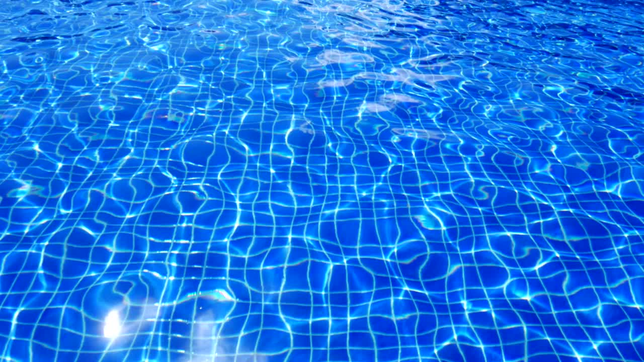 farbenfrohe abstract der wasseroberfläche im schwimmbad