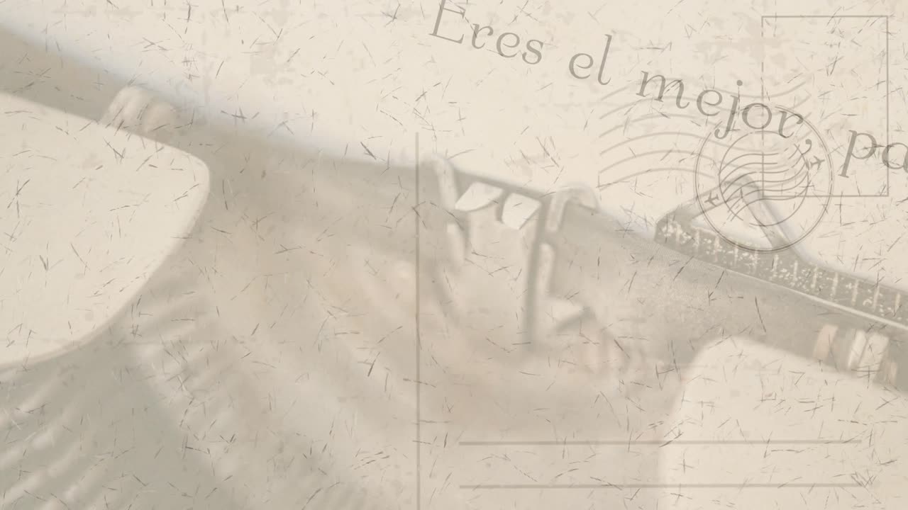 스 ⁇ 프 된 봉투 위 에 스페인어 로 쓰여진 편지 를 가진 빈티지 타자기 의 애니메이션