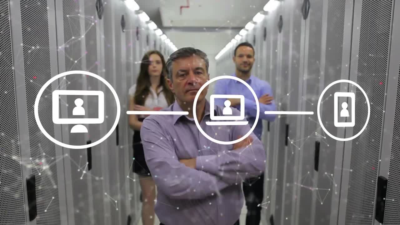 red de iconos digitales contra personas en la sala del servidor