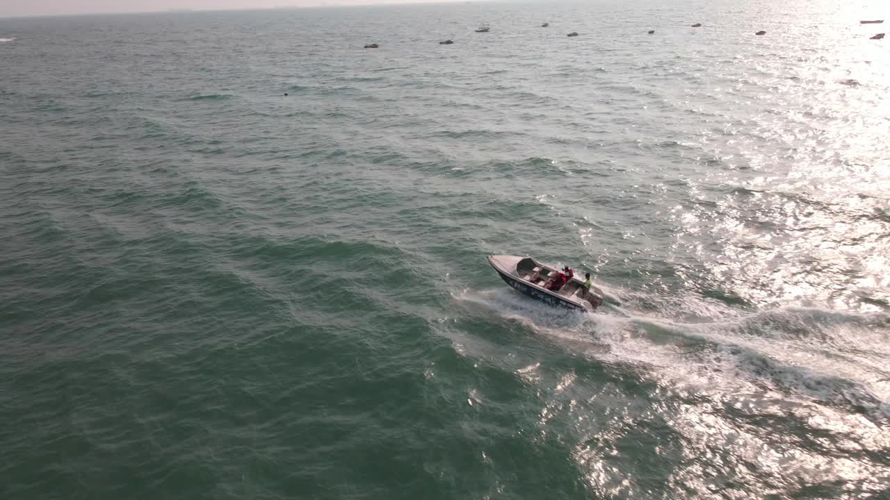 고아 신퀘림 칸돌림 비치 무인 항공기 조감도 해수에서 보트 제트 다음