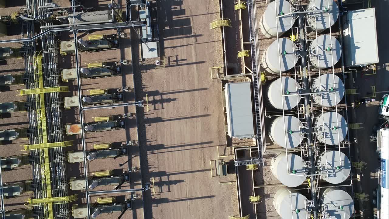 드론이 직접 내려다보는 천연 가스 패드