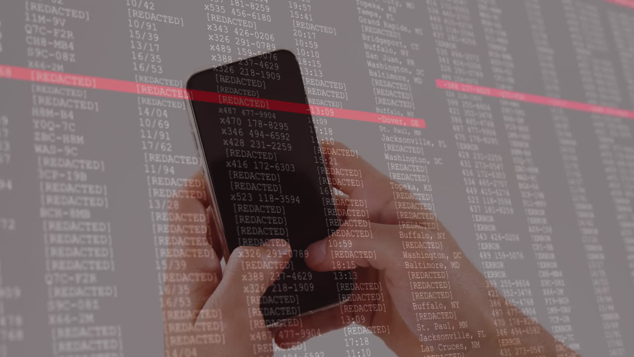 animación del procesamiento de datos en pantallas de computadora sobre el hombre usando un teléfono inteligente