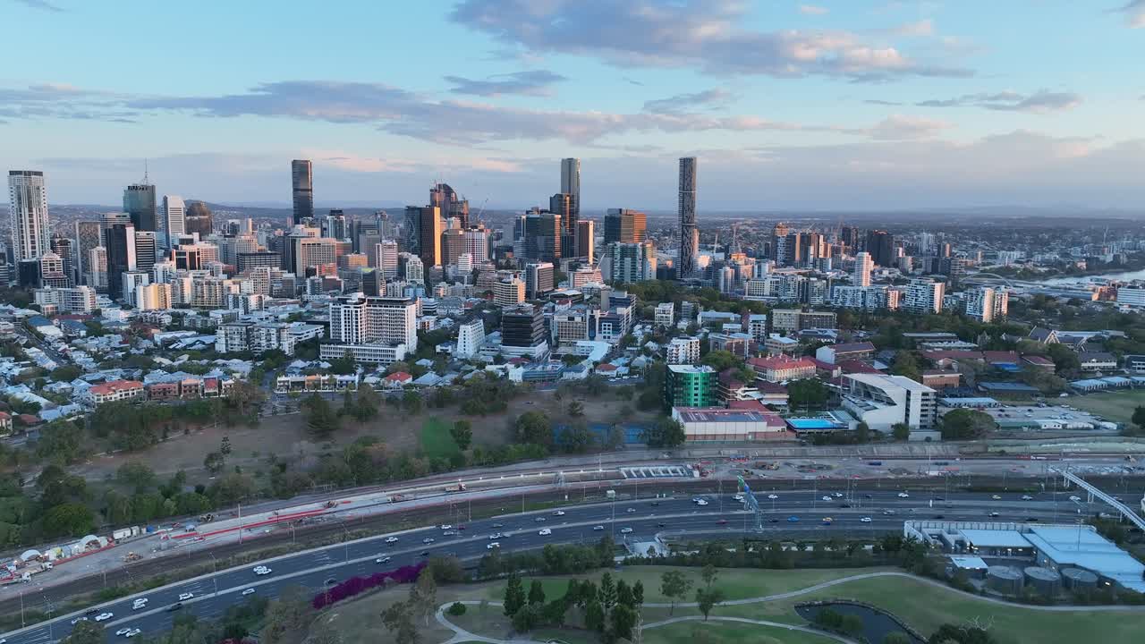 빅토리아 파크  ⁇ 빈 그로브 위에서 브리즈번 시티와 브리즈번 소녀 문법 학교의 촬영