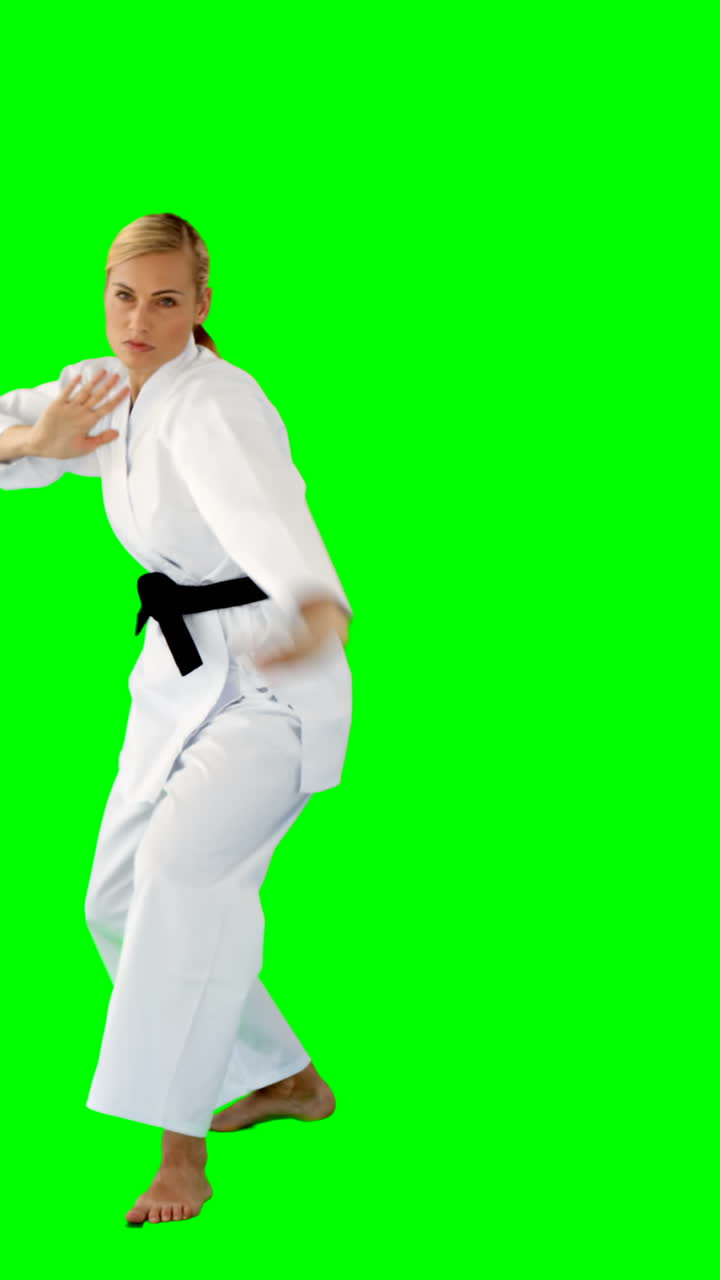 mujer haciendo judo