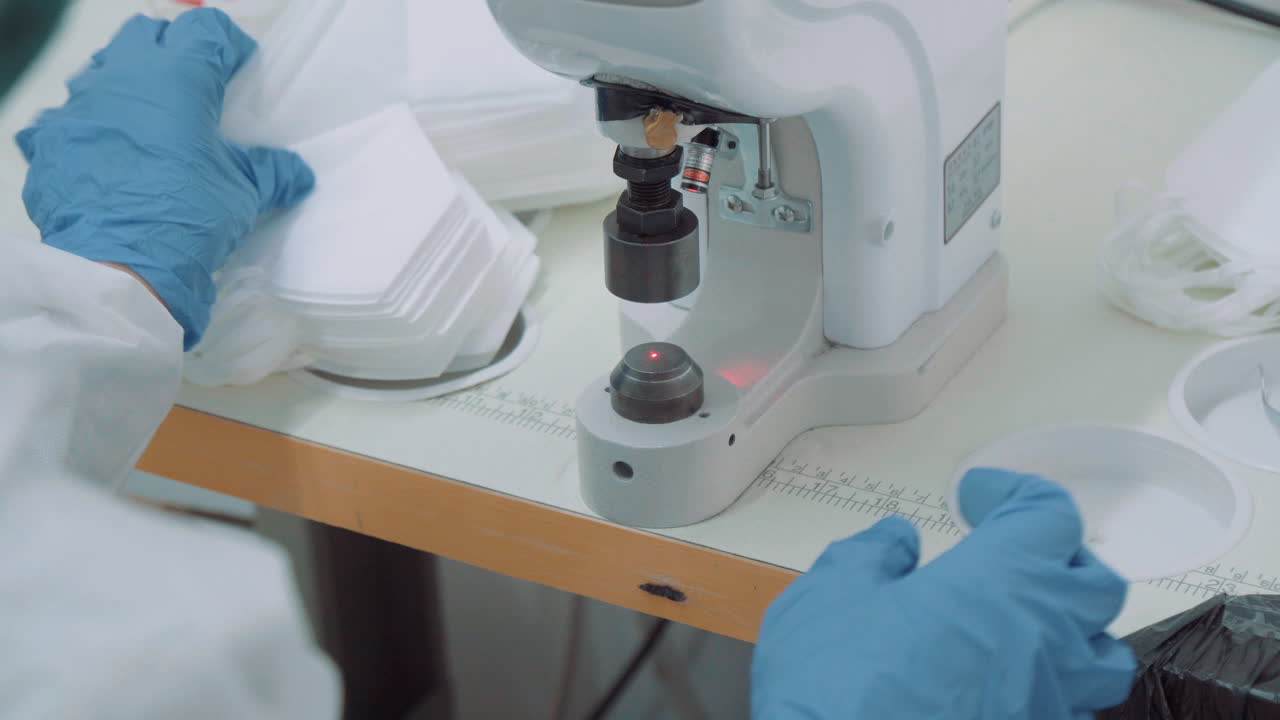 h95フェイスマスク用フィルター穴切断機