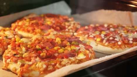 oven-baked hot pizza, ready-to-eat baked pizza,