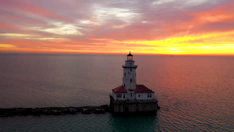 Chicago-Harbour-Lighthouse-Und-Downtown-Von-Osten-Bei-Sonnenaufgang