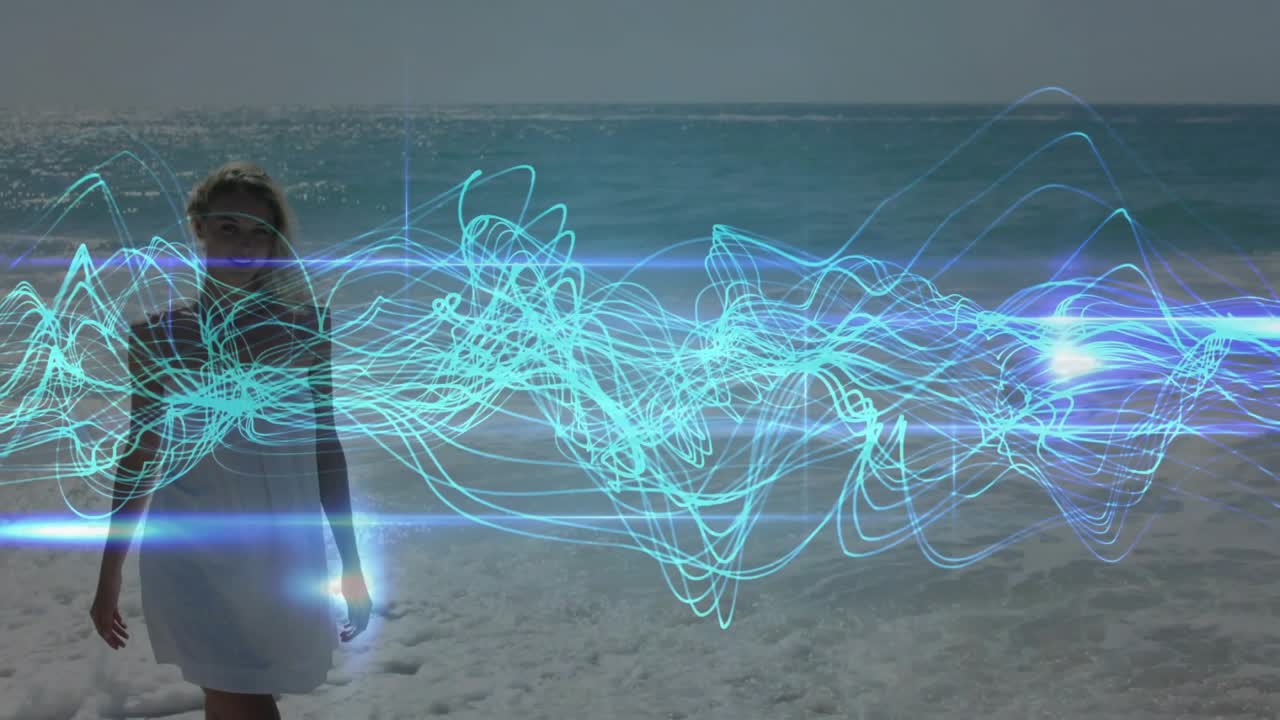 Donna che cammina lungo la riva verso la telecamera, avviando una forma d'onda ciano che attraversa il petto, mostrando dati musicali