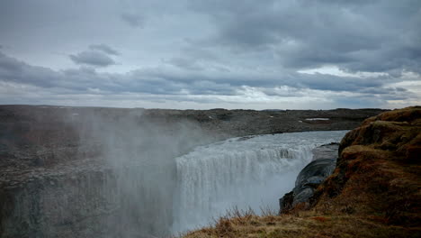 Panoramablick-Auf-Den-Berühmten-Dettifoss-Wasserfall-In-Island