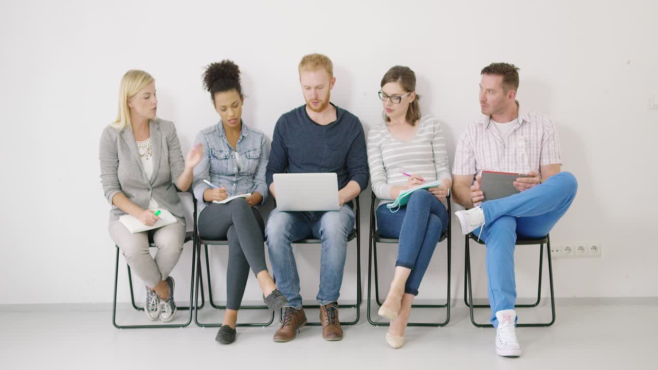 아이디어를 제공하는 동료