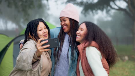 Friends-outdoor,-camping-and-selfie