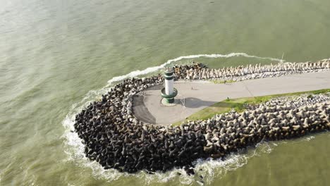Drone-view-circling-the-lighthouse-of-Farol-Do-Molhe-Da-Barra-De-Itajaí,-Santa-Catarina,-Brazil