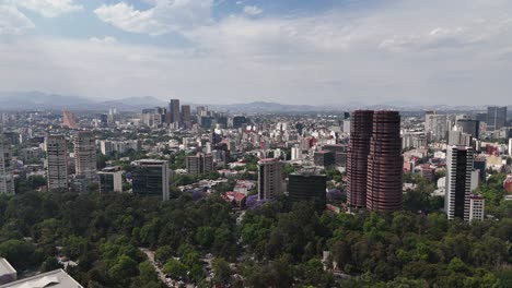 el barrio de polanco visto desde el parque chapultepec, ciudad de méxico