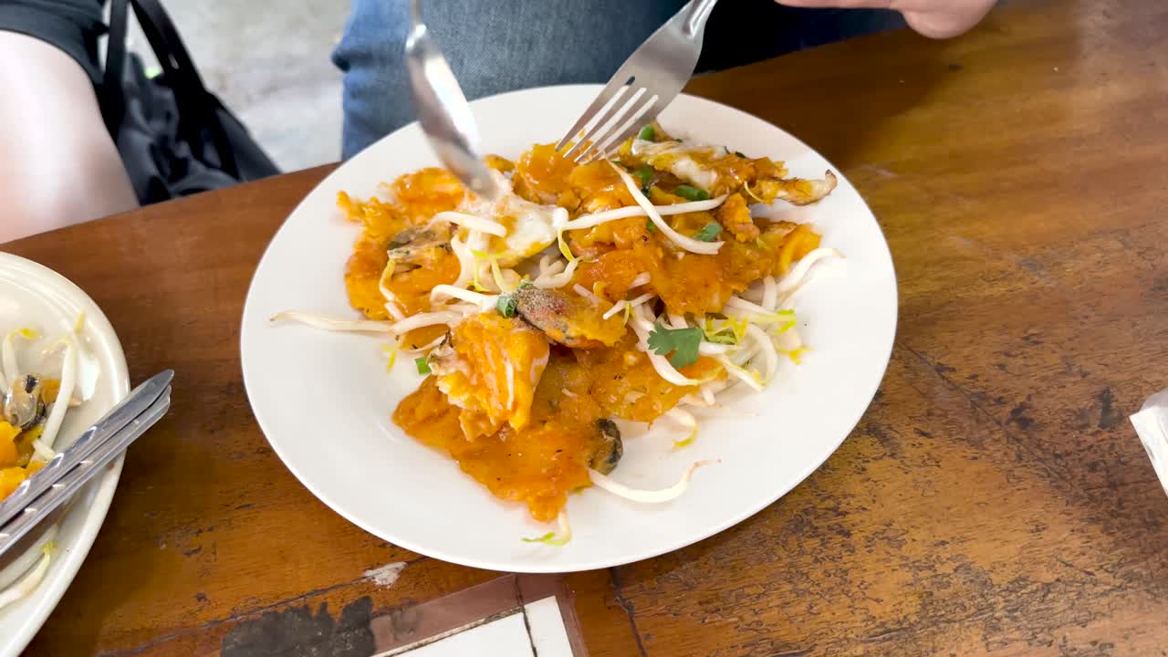 Savoring mussel cake at Bangkok's floating market