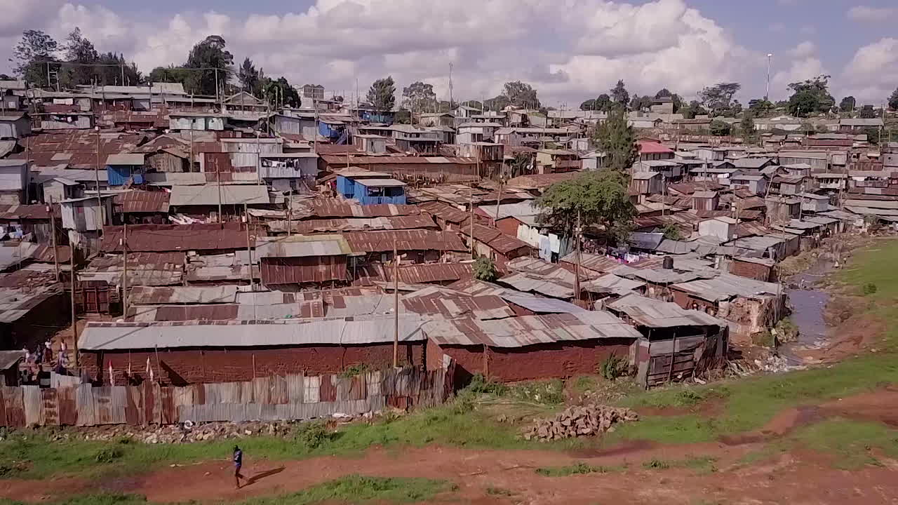 notable toma aérea sobre vastos barrios marginales superpoblados en kibera nairobi kenia áfrica 1
