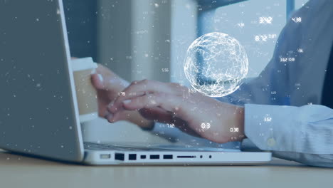 animación de procesamiento de datos en todo el mundo con un hombre de negocios caucásico usando una computadora portátil