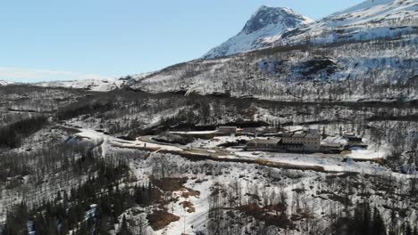 Antena-En-Cámara-Lenta-De-Un-Hermoso-Paisaje-Nevado-En-Noruega